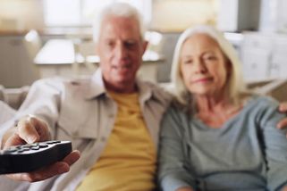 Kdo nebude platit koncesionářské poplatky? Návrh počítá se seniory 75+, dětmi i držiteli ZTP